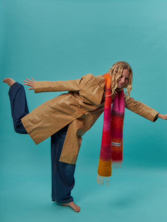 So Long, Marianne Scarf