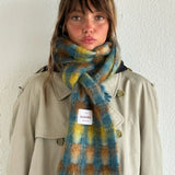 Écharpe de fille triste